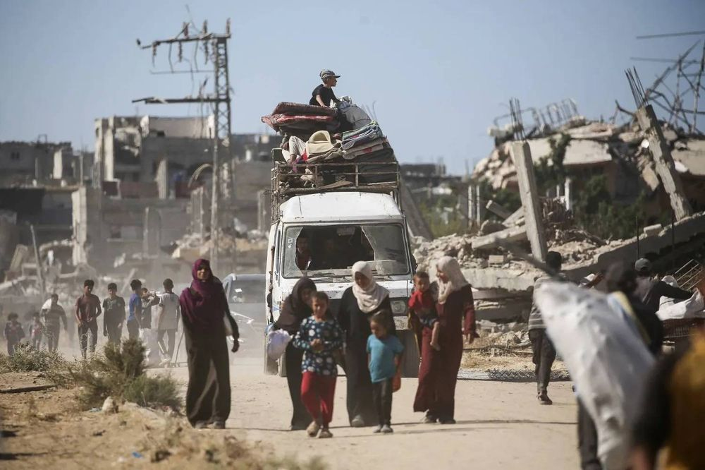 من يحكم غزّة؟ ليست السّلطة الفلسطينيّة ولا حماس 