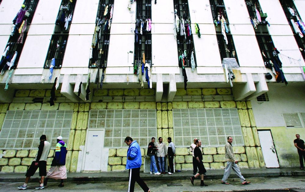 من خرج من السجون اللبنانيّة إلى سوريا اليوم؟ وهل شمل التسليم من قتل العسكريين؟