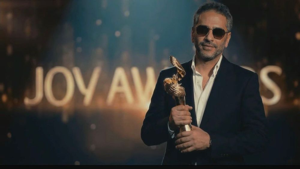 رغم تواجده في السّجن.. فضل شاكر يُمنح جائزتين (فيديو)