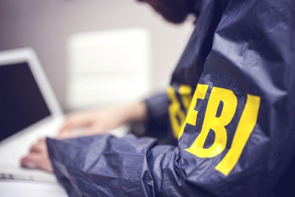 فضيحة في FBI وفصل موظفين! 