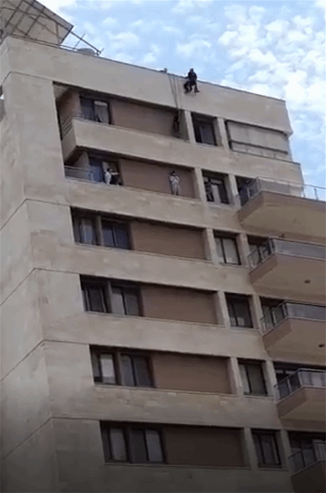 في الأشرفية.. عاملة تحاول الإنتحار (فيديو) 