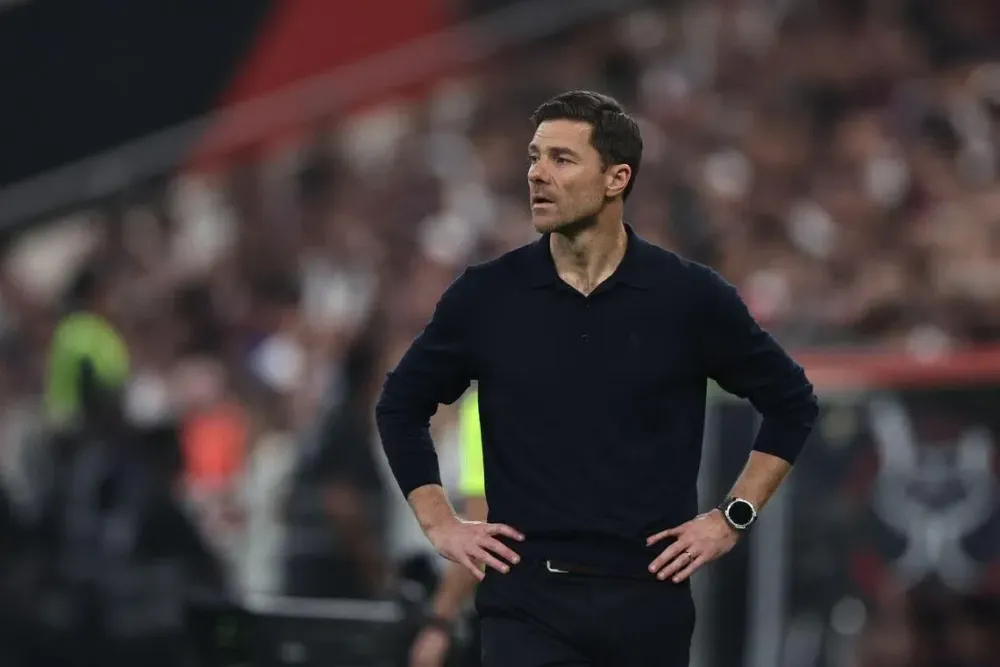 بعد ريال مدريد.. ألونسو يختار وجهته الجديدة رسميًا