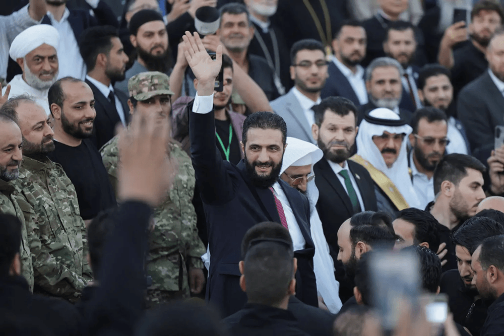 " دافع انتقامي جاهل".. ممثل سوري شهير يُهاجم نظام الشرع بانتقاد لاذع!