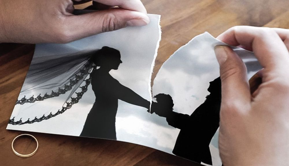 مفاجأة... نجم شهير يُعلن انفصاله بعد 16 عامًا من الزواج!