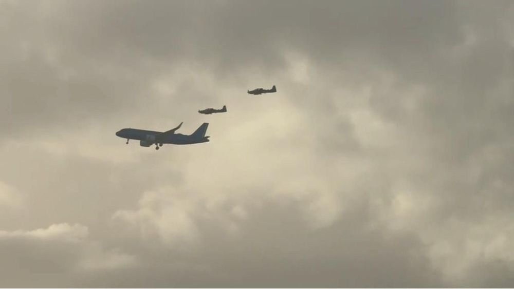 طائرات الجيش اللّبناني تثير الفضول عند استقبال البابا… هل هي "حربية" فعلًا؟