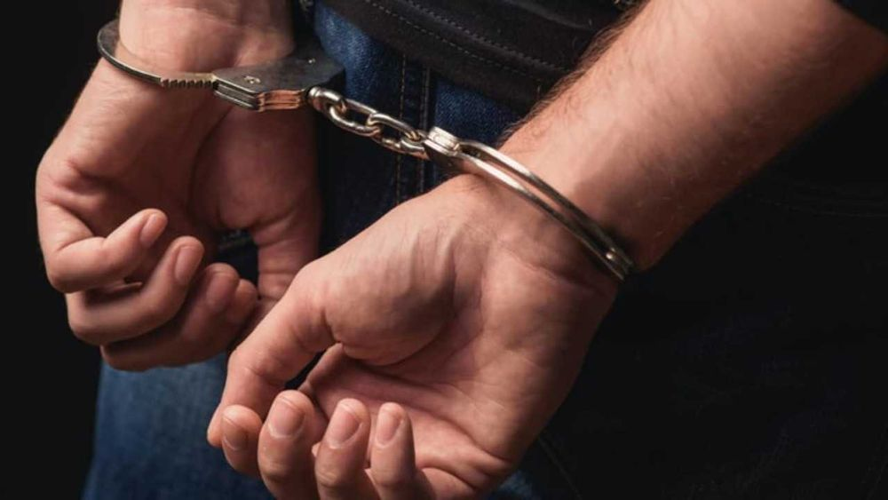 توقيف امرأة اعتدت على جيرانها بالسكاكين والضرب.. إليكم التفاصيل