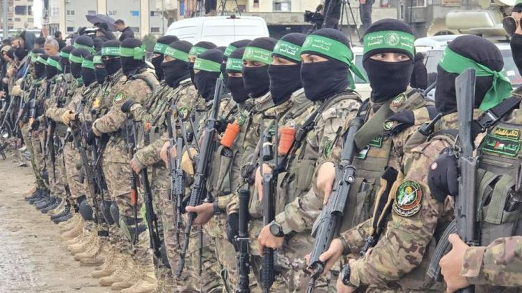 أسير إسرائيلي لدى "القسام": لو كان ابن نتنياهو معنا لتوقفت الحرب