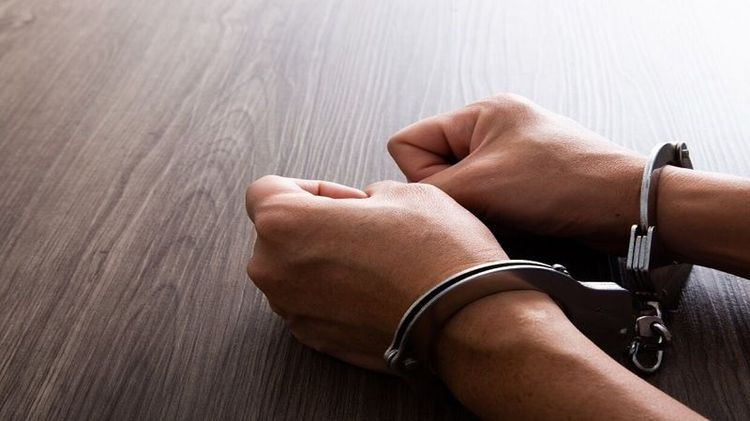 سارق سيارات بقبضة الأمن 