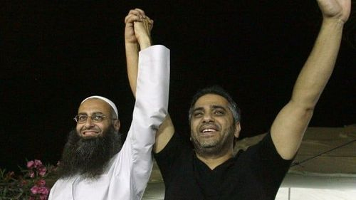 بعد تسليم نفسه.. ما هي الأحكام الصادرة بحق فضل شاكر؟