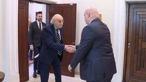 هل زار جنبلاط بعبدا بعدما إقتنع عون من موقفه؟ بلال العبدالله يكشف لـlebanos 