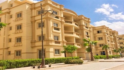 انهارت بالبكاء... ممثلة شهيرة تستغيث بسبب شقتها (فيديو)