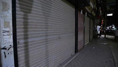 دولة عربية تُحدّد موعدًا صارمًا للإغلاق عند 9 مساءً... والسبب!