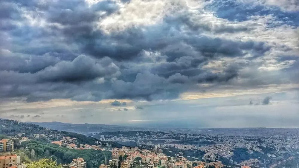 تقلّبات جويّة.. تساقط أمطار وانخفاض بدرجات الحرارة!
