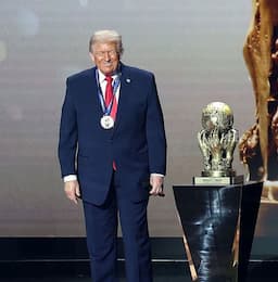 ما هي جائزة السلام التي حصل عليها ترامب من الفيفا؟