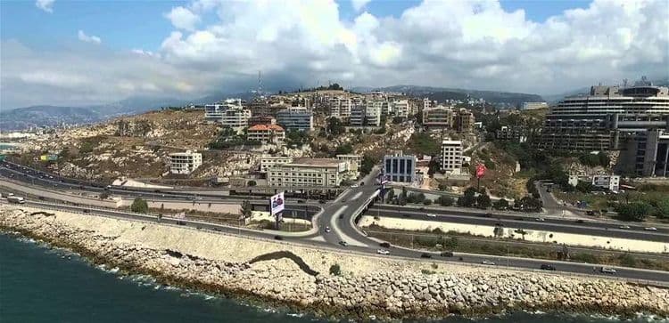 منتحلًا صفة شرطي… ماذا كان يفعل على كورنيش المارينا – ضبية؟