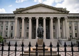 واشنطن تعلق عقوبات سوريا… ما الذي يشمله الاستثناء؟