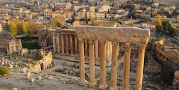 فضيحة صحية تهزّ بعلبك: لن تصدقوا ماذا فعل تحت غطاء "العمل الخيري"! (صور)