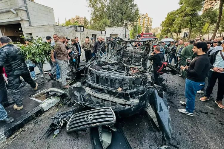 أدرعي يزعم اغتيال قائد لـ"حزب الله" في دمشق