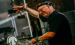 بالفيديو: هكذا كانت أجواء حفلة الكاهن الدي جي Padre guilherme