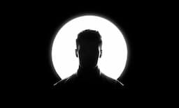 القصة الكاملة لاعتقال ممثل شهير.. ماذا جرى في تلك اللّيلة؟ 