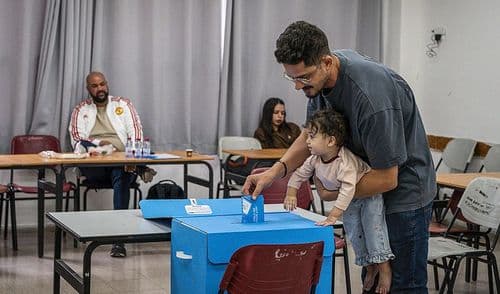 بين نتنياهو وآيزنكوت... 4 سيناريوهات للحكومة المقبلة!