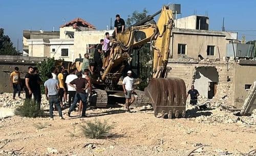 في الجنوب.. قنبلة إسرائيلية على جرافة! (فيديو)