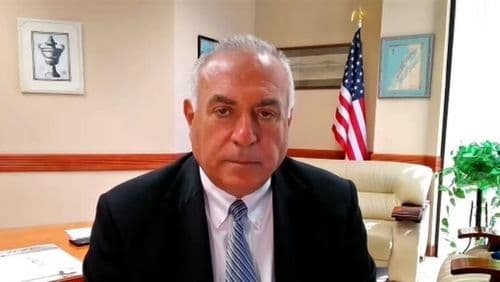 توم حرب لـ"Lebanos": لبنان لن يفلت من حسابات واشنطن.. فماذا ينتظر الحزب بعد النصفية؟