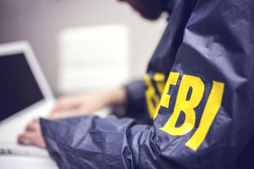 فضيحة في FBI وفصل موظفين! 