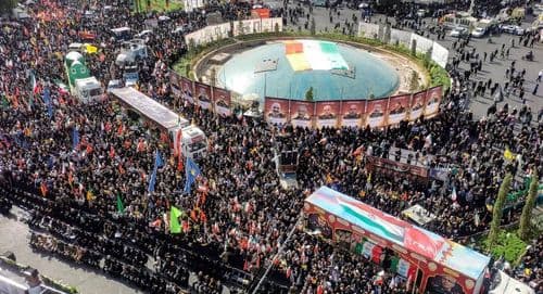 (بالفيديو) طهران تشيّع قاداتها 