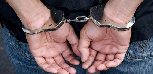 توقيف تيكتوكر شهير بتهمة الابتزاز… ما القصة؟