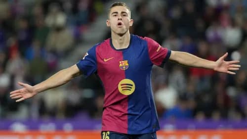 بالصور: نجم برشلونة يعود إلى صديقته الحسناء... هل خانها مع فتاة أخرى؟