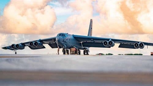 بعد تهديدات ترامب… ما هي قاذفة "B 52" ولماذا تُستخدم؟