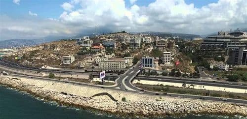 منتحلًا صفة شرطي… ماذا كان يفعل على كورنيش المارينا – ضبية؟