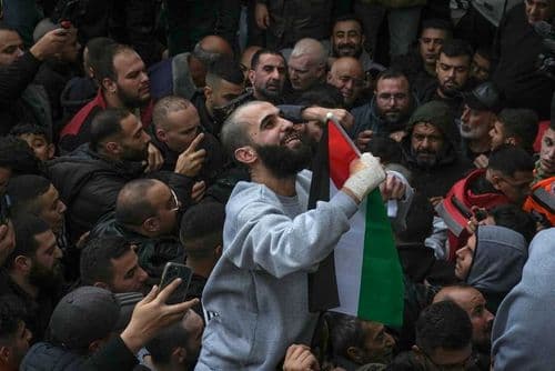 قادة فلسطينيون تصرّ حماس على إطلاق سراحهم… من هم؟