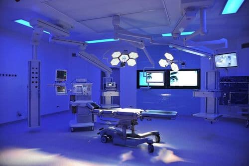 "تجربة مرعبة".. مريضة تروي ما حدث داخل غرفة العمليّات!