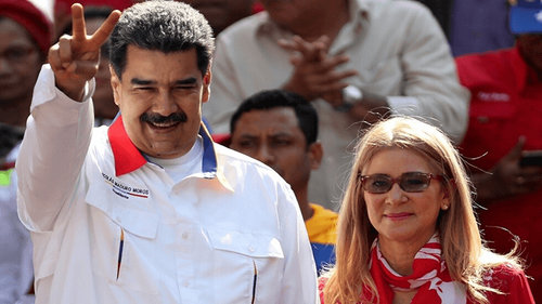 "سُحبا من غرفة النوم".. تفاصيل صادمة لعملية اعتقال مادورو وزوجته!