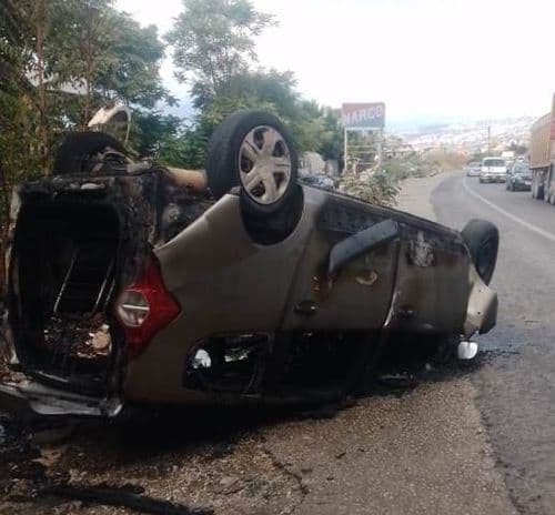 بالفيديو- 3 جرحى في إنقلاب سيارة على أوتوستراد الصفرا