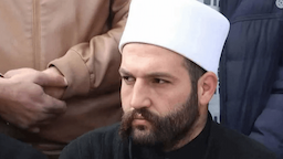 ما حقيقة تواجد الشيخ ليث البلعوس في عاليه؟ 