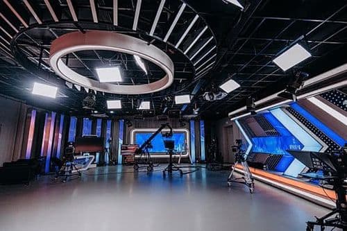 "مات معه كل شيء".. مُذيع ينعى ابنه بكلمات مؤثّرة!