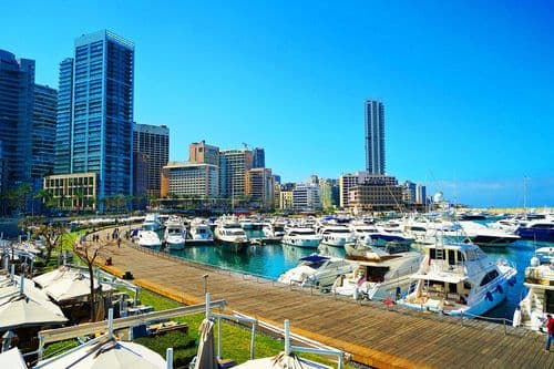 بالفيديو: إسرائيلي يتجوّل في بيروت ويتصوّر بالزيتونة باي!