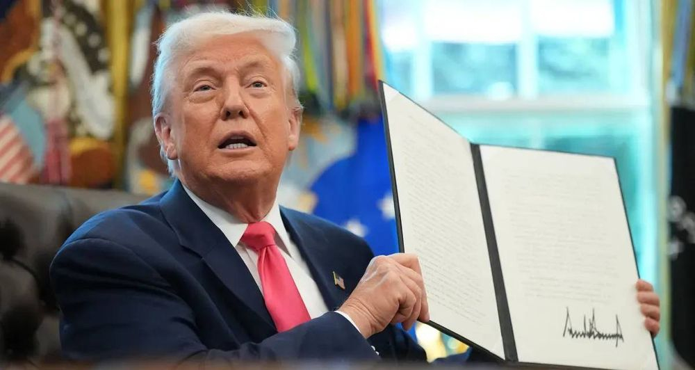 استنساخ توقيع ترامب... خطأ تقني أم تلاعب مقصود؟