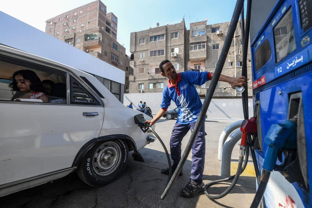من عامل في محطّة بنزين إلى صحافي معروف! إليكم القصّة كاملة