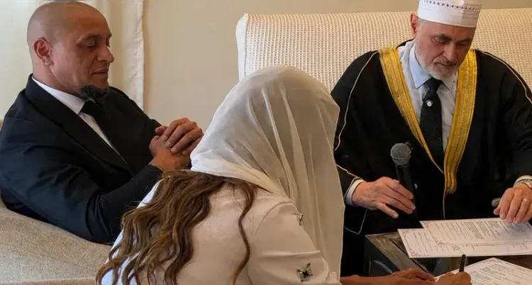 زوجة روبرتو كارلوس عربية.. من التي خطفت قلب الأسطورة؟