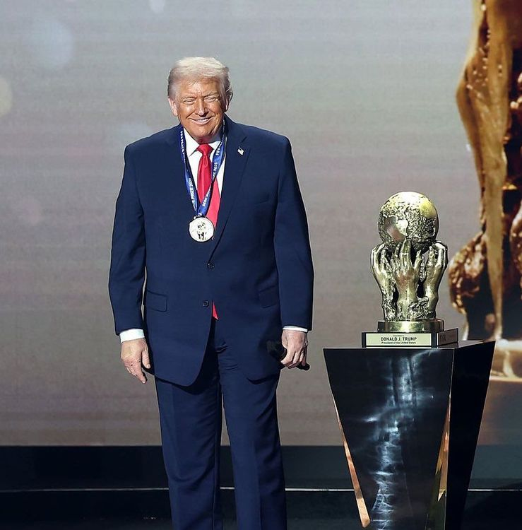 ما هي جائزة السلام التي حصل عليها ترامب من الفيفا؟