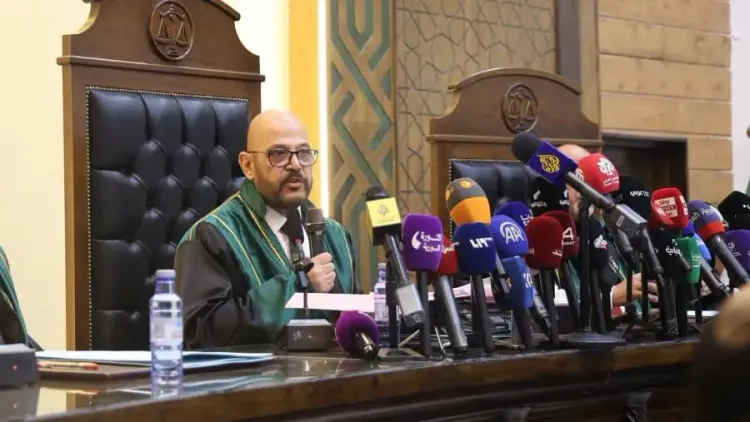كان محكومًا سابقًا...تعرّفوا إلى القاضي الذّي حكم بإعدام الأسد
