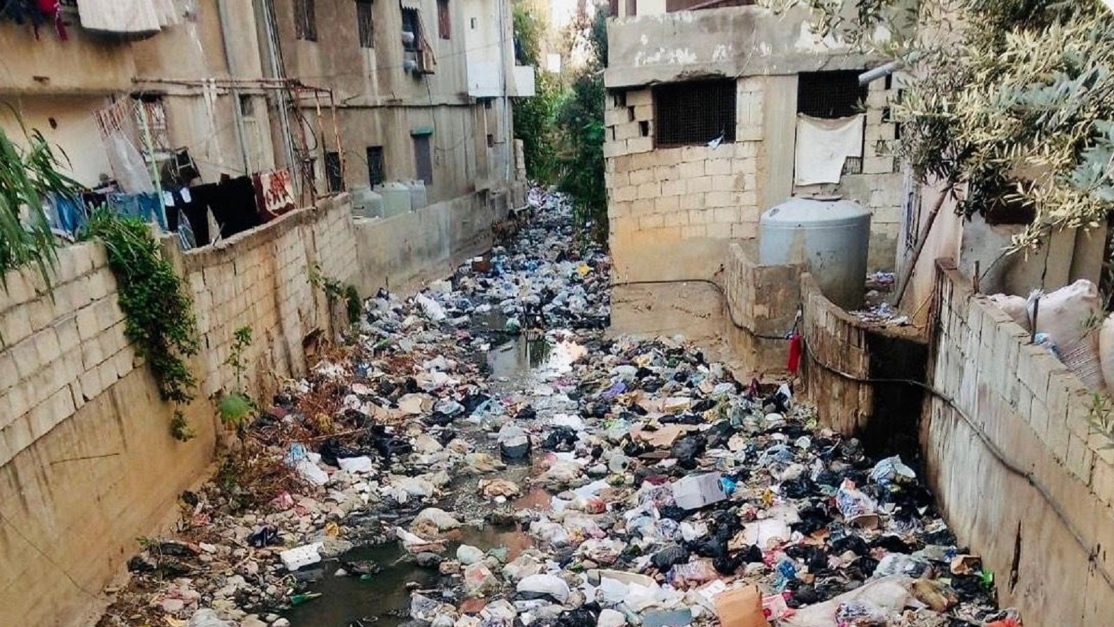 نهر القمامة.jpg