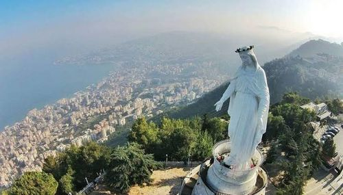 سائح يثر الغضب في حريصا.. ما الذي قام به؟
